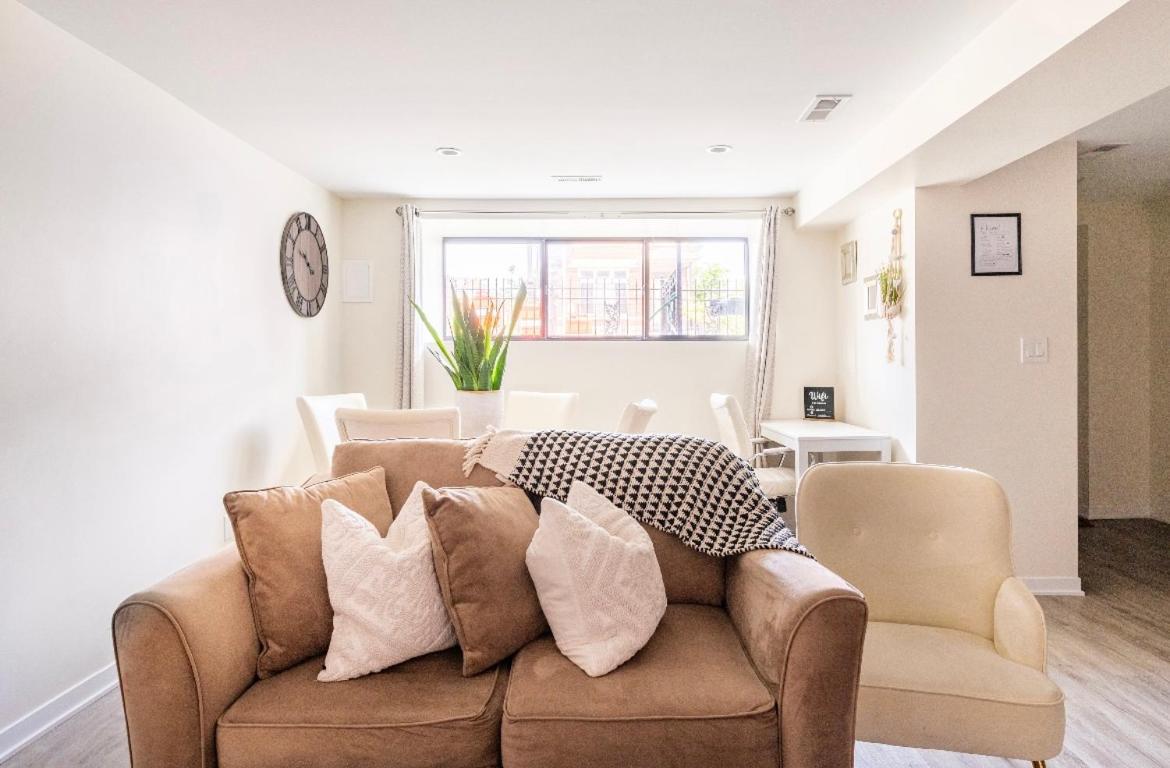 Cozy 2 Brm Apartment Mins Away From United Center Chicago Exterior photo