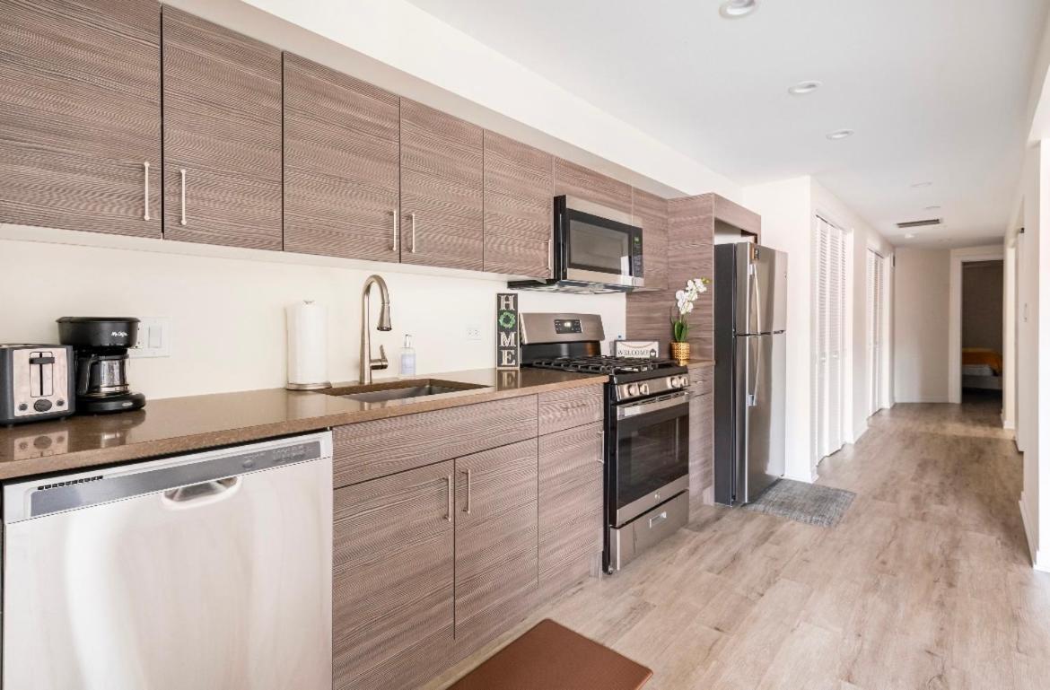 Cozy 2 Brm Apartment Mins Away From United Center Chicago Exterior photo